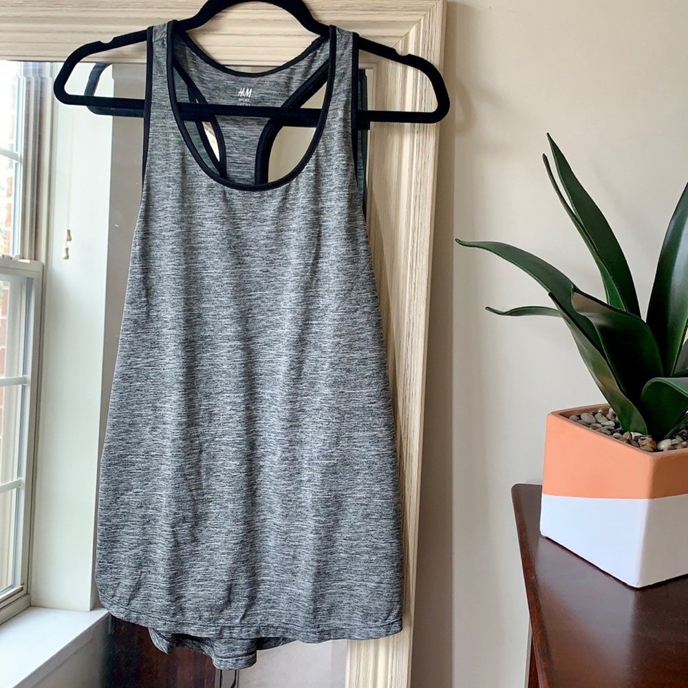 H&M gray workout yoga tank top with black trim ✨